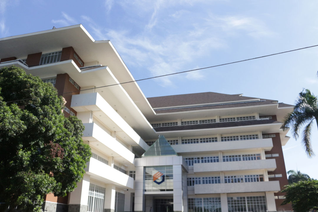 Politeknik Negeri Bandung (POLBAN) Kampus Jurusan Teknik Telekomunikasi Terbaik