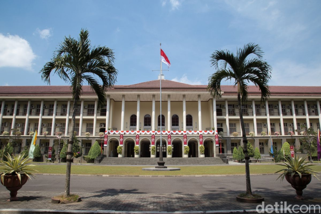 Universitas Gadjah Mada (UGM) Kampus Jurusan Sastra Jepang Unggulan di Indonesia